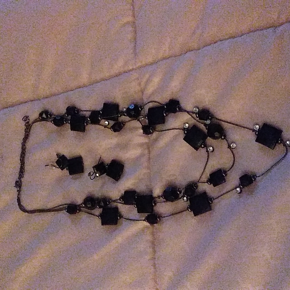 Necklace & earring set